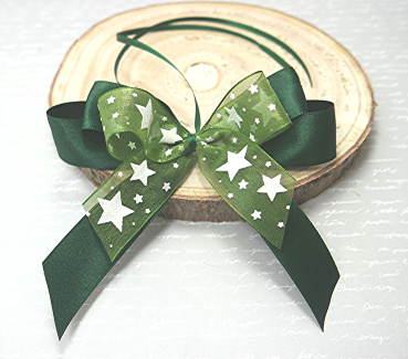 10 festliche Schleifen Weihnachtsschleifen Grün/Weiß Sterne 13 cm