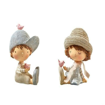 Deko-Figur Kinder Junge oder Mädchen sitzend mit Hut