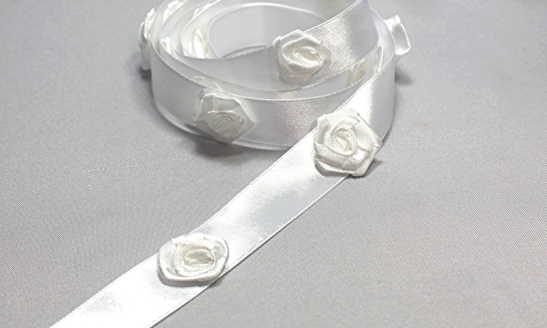 15 m (10 x 1,5 m) Satinband mit Rosenkopf in weiß SONDERPOSTEN Restposten