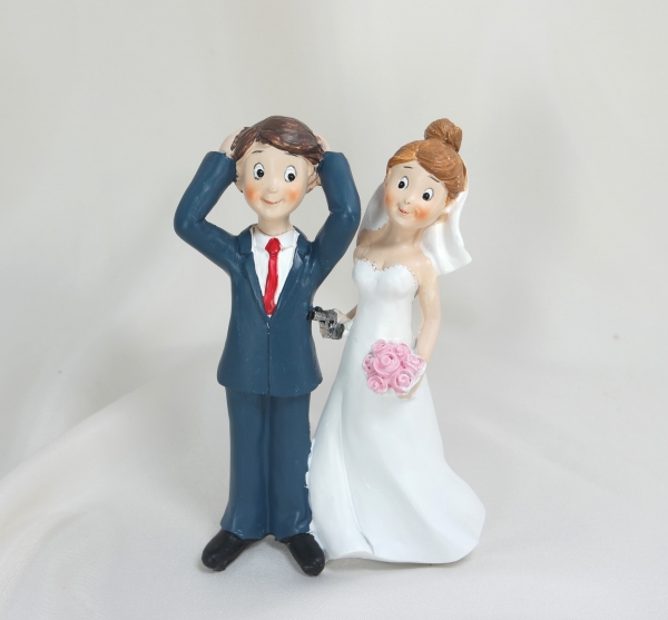 Deko-Figur Tortenfigur Brautpaar Hochzeitspaar Braut mit Pistole Hochzeit 14 cm