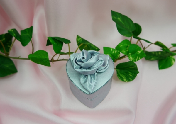 Herzschachtel Geschenkschachtel Herz klein Satin silber Hochzeit Valentinstag