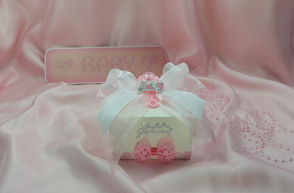 Geschenkschachtel Geldgeschenk Schleifen Rassel rosa weiß Baby Mädchen Taufe